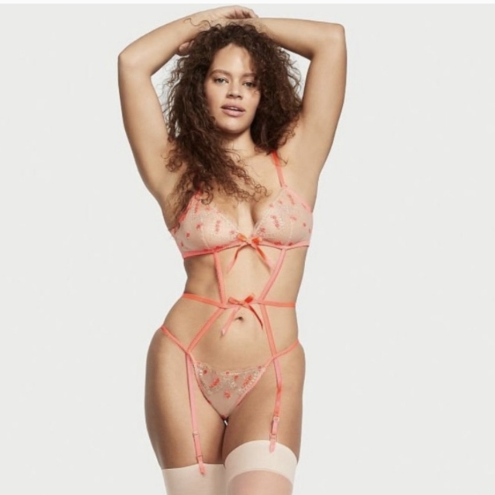 🌸Victoria's Secret Strappy Bodysuit
